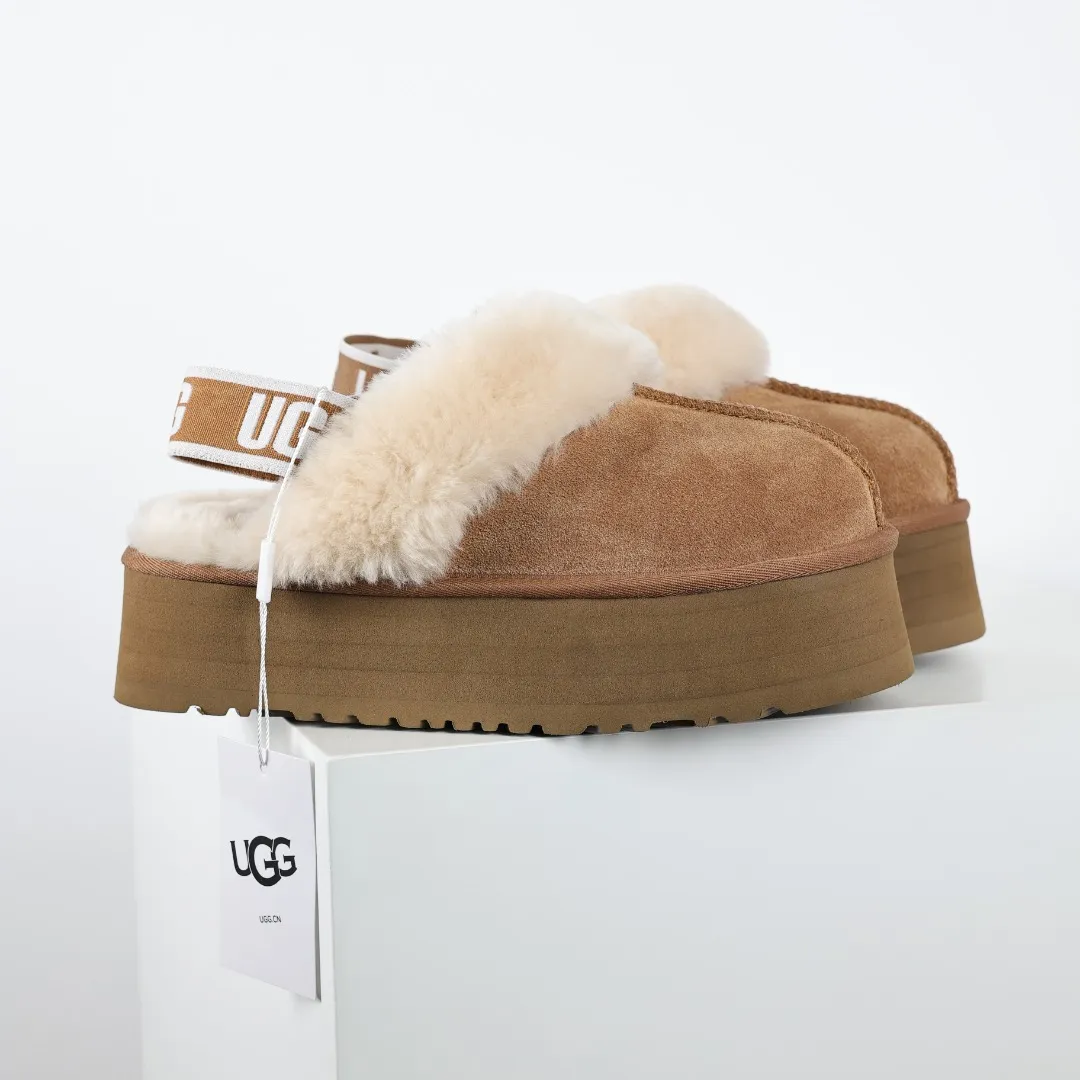 Pick up locally 💰600 Core recommended good price It is a very suitable choice for home use. In recent years, uug has launched a series of styles, which are partially geared towards the preferences of young consumers and have also moved to the forefront of fashion trends. Shoe body material: water-repellent coated suede upper, 17 mm UGGPURE™ implantable wool insole, lightweight non-slip and comfortable rubber outsole, with brand LOGO and trademark, with full packaging Size: 35 36 37 38 39 40